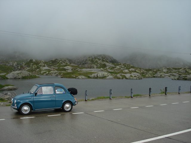Fiat 500 auf dem St. Gotthard